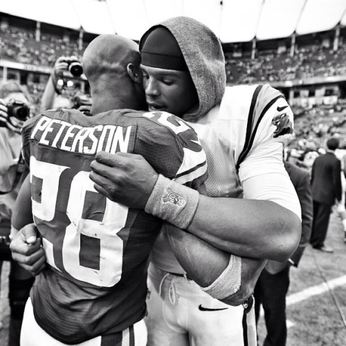 talldaddy:  hoodsworld:  The Brotherhood Of Football Cam Newton and Adrian Peterson  http://talldaddy.tumblr.com/archive/2012/10
