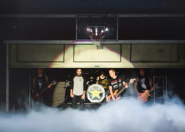 lukchemminqsmoved-blog-blog:  FAVORITE BANDS 4/∞  ↳ A Day To Remember [x]   