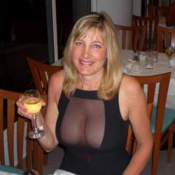 skimpymoms:  “Wow mom that shirt is a little revealing,