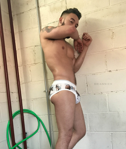 briannieh:  am I the only one who hangs out in his hallway in underwear  🐎 😌#Briannieh
