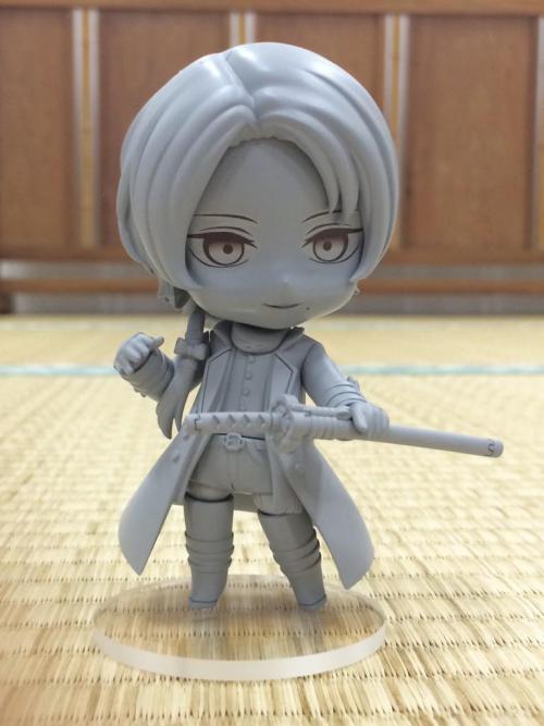 plastichusbando:  審神者みなさん先ほど、ねんどろいど加州清光の原型監修をして参りました！デフォルメされた加州くんの愛らしさが全面に出ておりました…！メンテナンス明けをお待ちのみなさんにチラ見せ|´-`*)ﾁﾗｯ