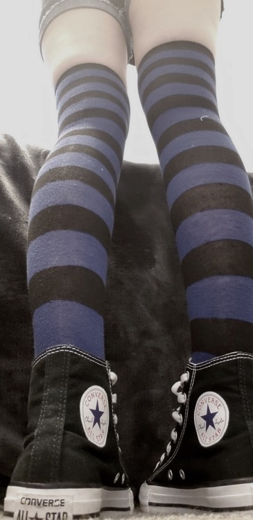 doc-martens-latex-sissy-fetish:  I love she and her Chucks <3 :)