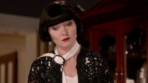 The second outfit of “Blood of Juana the Mad” is one of Phryne’s casual yet elegant at-home ensemble