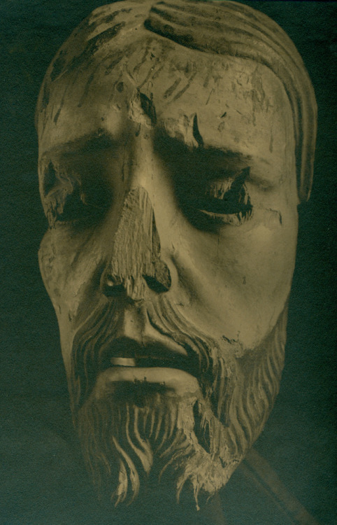 absurdonio:Religious sculptures damaged during the Spanish Civil War in Toledo. Photographer: Pelayo