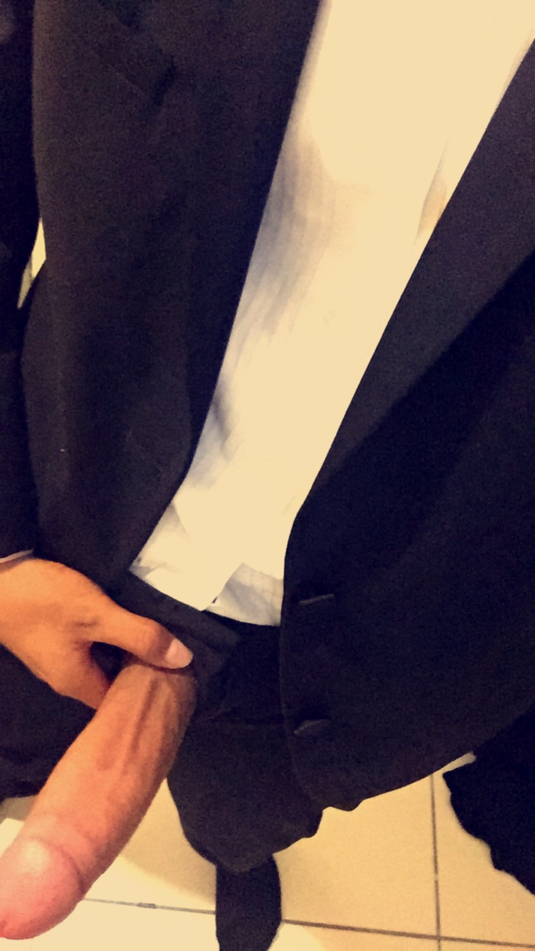 betomartinez:  Thanks Danny for always sending us hot pics!  Check him out and follow