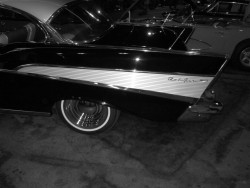 ladydean82:  My photo of this sweetass ‘57 BelAir @ Bob’s Big Boy Carhop in Burbank, CA 