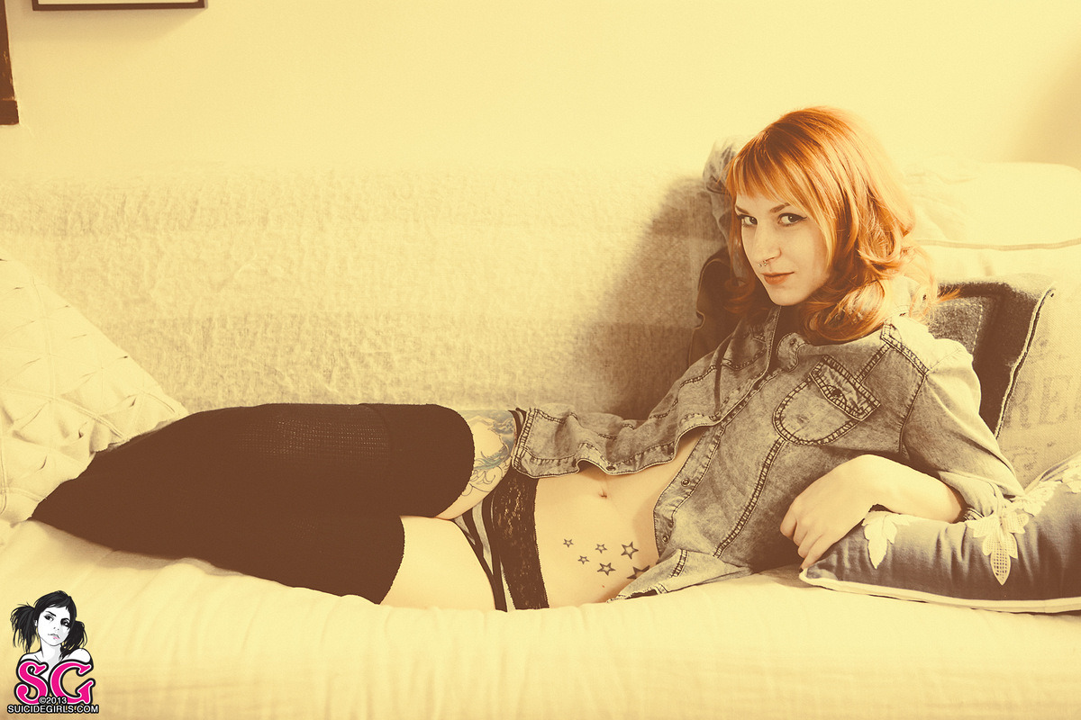 past-her-eyes:  Trebble Suicide Instagram : user286168 For more South African SuicideGirls