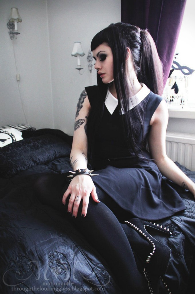 princess-pantsu:  ilovegothgirls:  Fab Mothmouth montage  She’s just so lovely