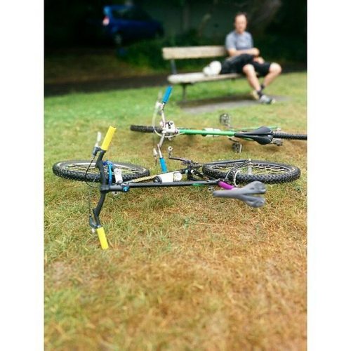 fatchancebikes: Break time with @mossieur_veganburger! #LoveWhatYouRide #Repost Retro single speed 