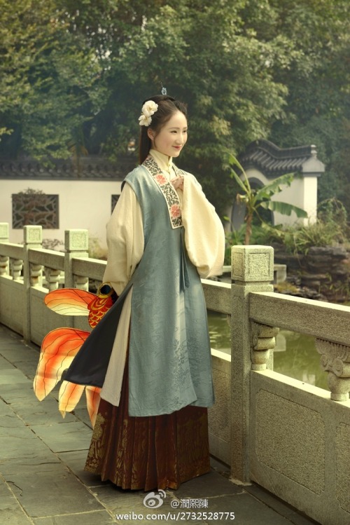 ancient-china:  明代仕女