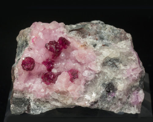 bijoux-et-mineraux:  Roselite-beta with Calcite - Oumlil Mine, Souss-Massa-Draâ Region, Morocco
