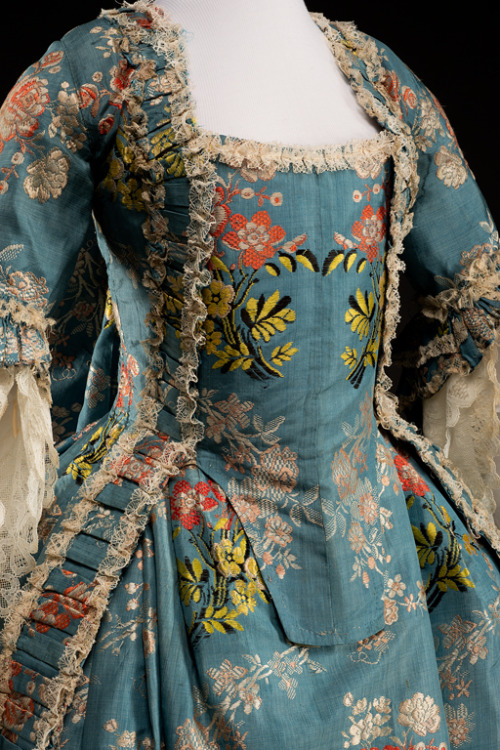 costumeloverz71:Gown  1765-1770