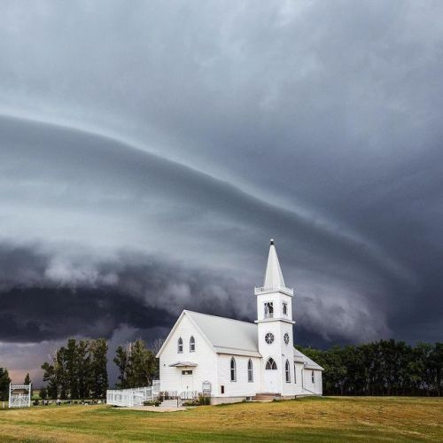 Canadian storms are stunning, but when Saskatchewan gives you a big supercell and there’s a ch