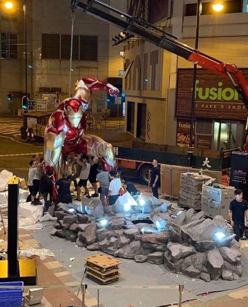 ironmanstan:team-downey-1965:Wow. For the Avengers Endgame introductions, a statue of a huge Mark 85