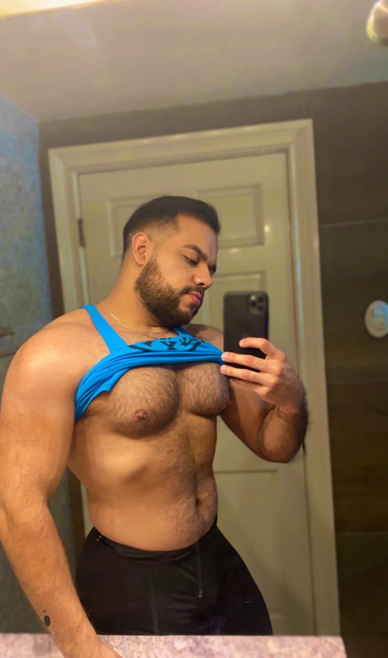 bear-hairy:Déjanos tu comentario 🐻. Rebloguea y comparte el contenido si te gustan las fotos. #Bear_Hairy