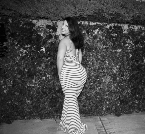 shotzymonroe69 - Goddess in the Black Stripped Dress in the...