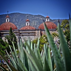 ebc-fotografo:  #iglesia construida sobre cimientos #prehispánicos como mensaje de imposición en #mitla Ciudad de los #muertos, #Oaxaca   #cultura #raiz #historia #arquitectura #paisaje #Mexico #turismo #culture #roots #history #arquitechture #landscape