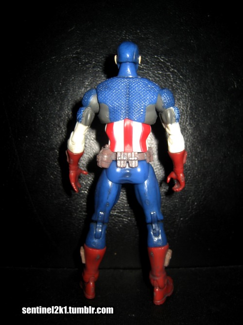Marvel Universe: Captain AmericaA personal favorite. Although it’s not the classic look, the figure 