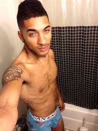 dominicanblackboy:  A hot moment in the bathroom