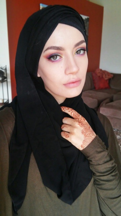 islamrising:  Muslimah from Florida, formerly Jewish, recently reverted to Islam.