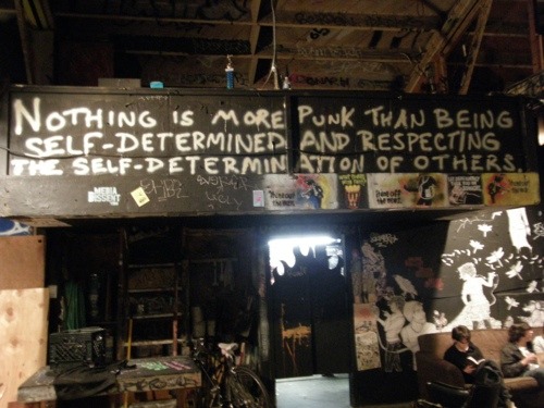 easybreaths:  bayareahardcore:  924 Gilman  _ 