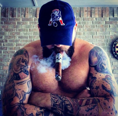 Porn Pics bodybuilder cigars