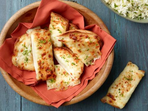 yummyinmytumbly:  Garlic Cheese Bread Sticks