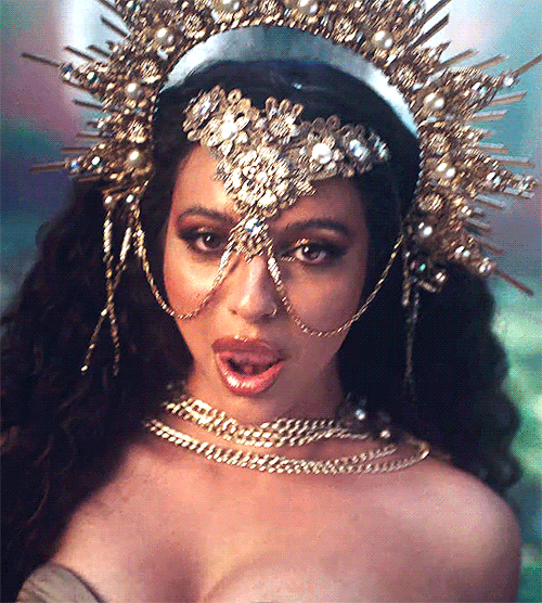 sexysexnsuch: nowshesmine: Pool house: Yours Jacuzzi: Yours Blissfully overloaded brunette: Yours Hi