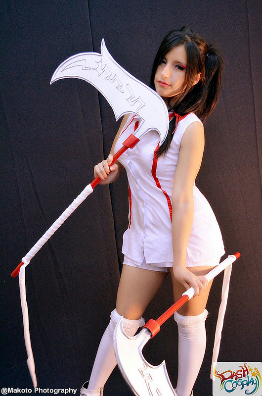 league-of-legends-sexy-girls:  Akali Cosplay