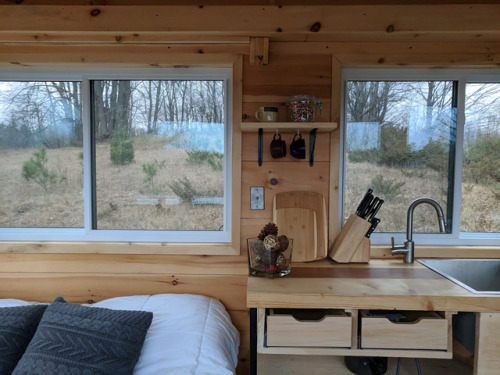 tinyhousetown:The Mason Cabin (160 sq ft)