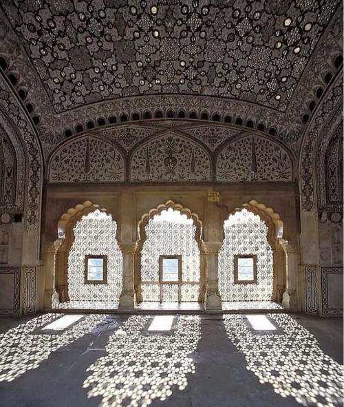 skyandblues: The place I come from is beautiful. Sheesh Mahal, Pakistan.