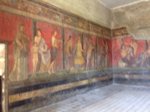 the-fault-in-marys-life: Mystery’s room - Pompeii Hoc amo!