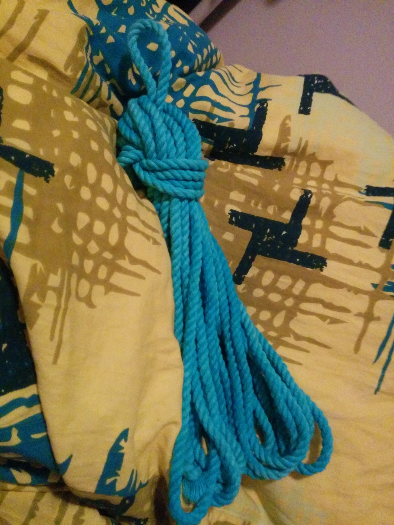 avery-vulpes:  bdsmgeek sent me the most gorgeous ropeIt’s cotton and hand dyed