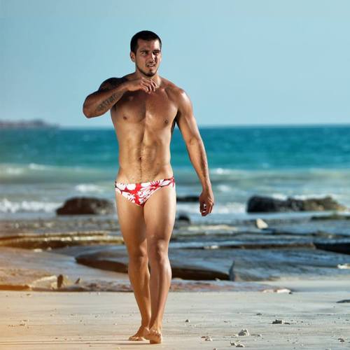 they-all-do-it-like-that:  Follow me: http://they-all-do-it-like-that.tumblr.com/