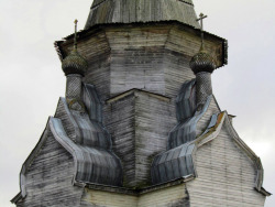 speciesbarocus: Church of the Ascension, Piyala, Arkhangelsk Oblast (c. 1651). &gt; Photos by uchazdneg (2011). 