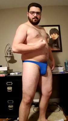 ledwardbear:  broxcub:  broxcub:  Got a muscleman thong (hence the occasional flexing) and it’s very comfortable ;)  Reblogging for the night people:P  Necesito una tanga 