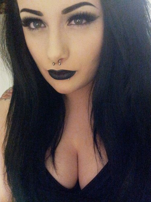 alt-dolls:  Alternative girl http://alt-dolls.tumblr.com/