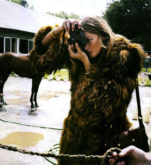 lelaid: Gisele Bundchen in Les Yeux de Gisele for Vogue Paris, November 2005 Shot by Mario Sorrenti Styled by Emmanuelle Alt 