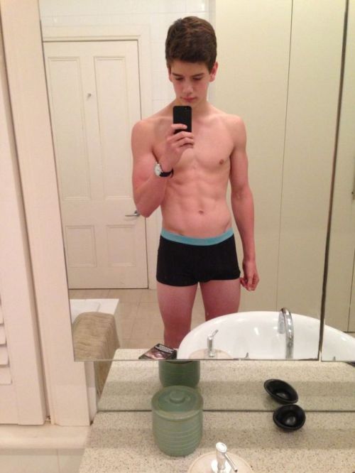naked twink