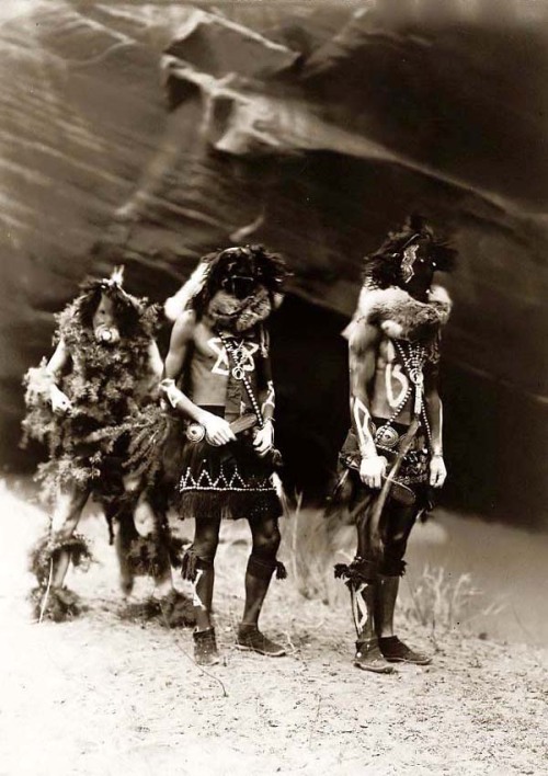 Edward S. Curtis. Navajo War Gods. 1905.