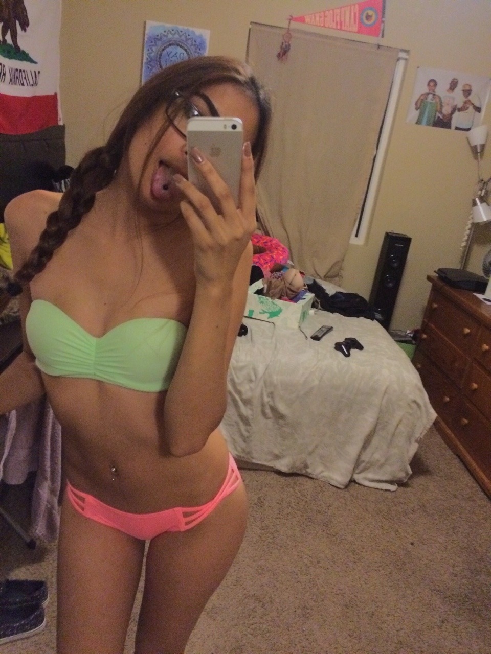 ravennadiaa: roxyjaramillo:  roxyjaramillo:  So fccking hot tbh. Follow her thot ass at @nadiaaraven :D            Thot of the Day: Raven Nadia  