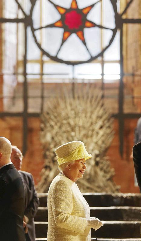 fy-gameofthrones:  Queen Elizabeth visits the Game of Thrones set in Belfast - 06/24/2014