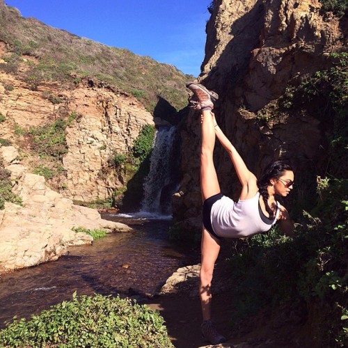 Completely appropriate designated stretch location #casualstretching #necessary #BalletInBolinas