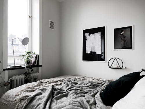 gravityhome:Apartment in grey tonesFollow Gravity Home: Blog - Instagram - Pinterest - Bloglovin - F