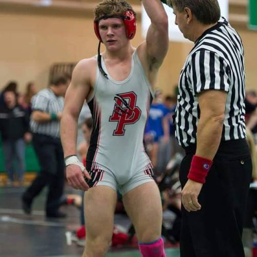 wrestlersaresexy:So sexy. the tip