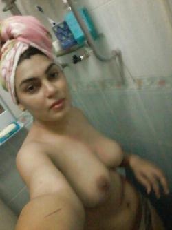 arab-hot-girlz: Arab Selfie girl New @arab-hot-girlzsee