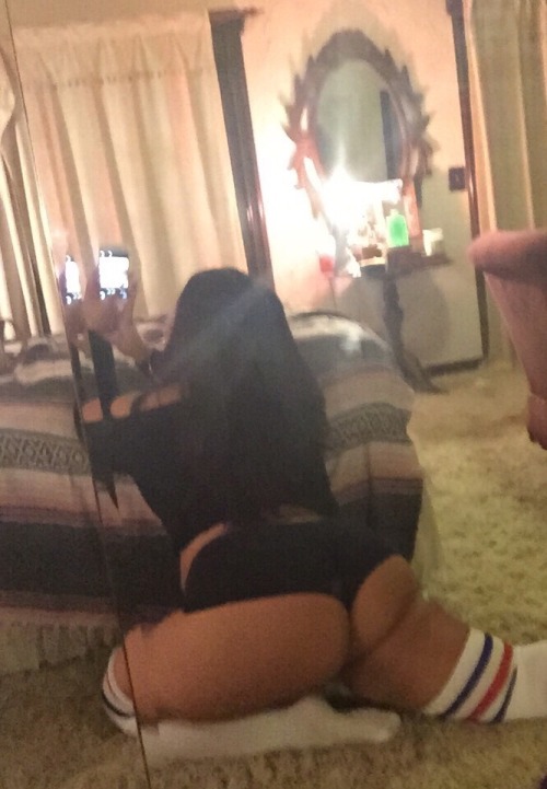 chulaspice:  chulaspice:  U ever be doing something really random n realize ur ass looks really good n feel obligated to take a pic to document that moment   I need to start taking more ass pics again