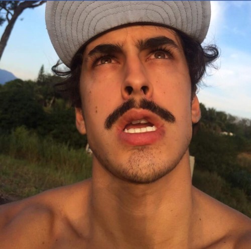 sereiadalapa:  Me beija logo pfvr  Caraio 😱😍