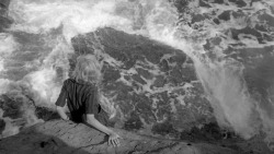 mabohstarbuck:  Monica Vitti in L’Avventura (Michelangelo Antonioni, 1960)cinematography: Aldo Scavarda  
