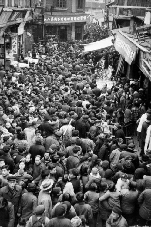 semioticapocalypse:
“ Marc Riboud. Shanghai, 1957
[::SemAp Twitter || SemAp::]
”